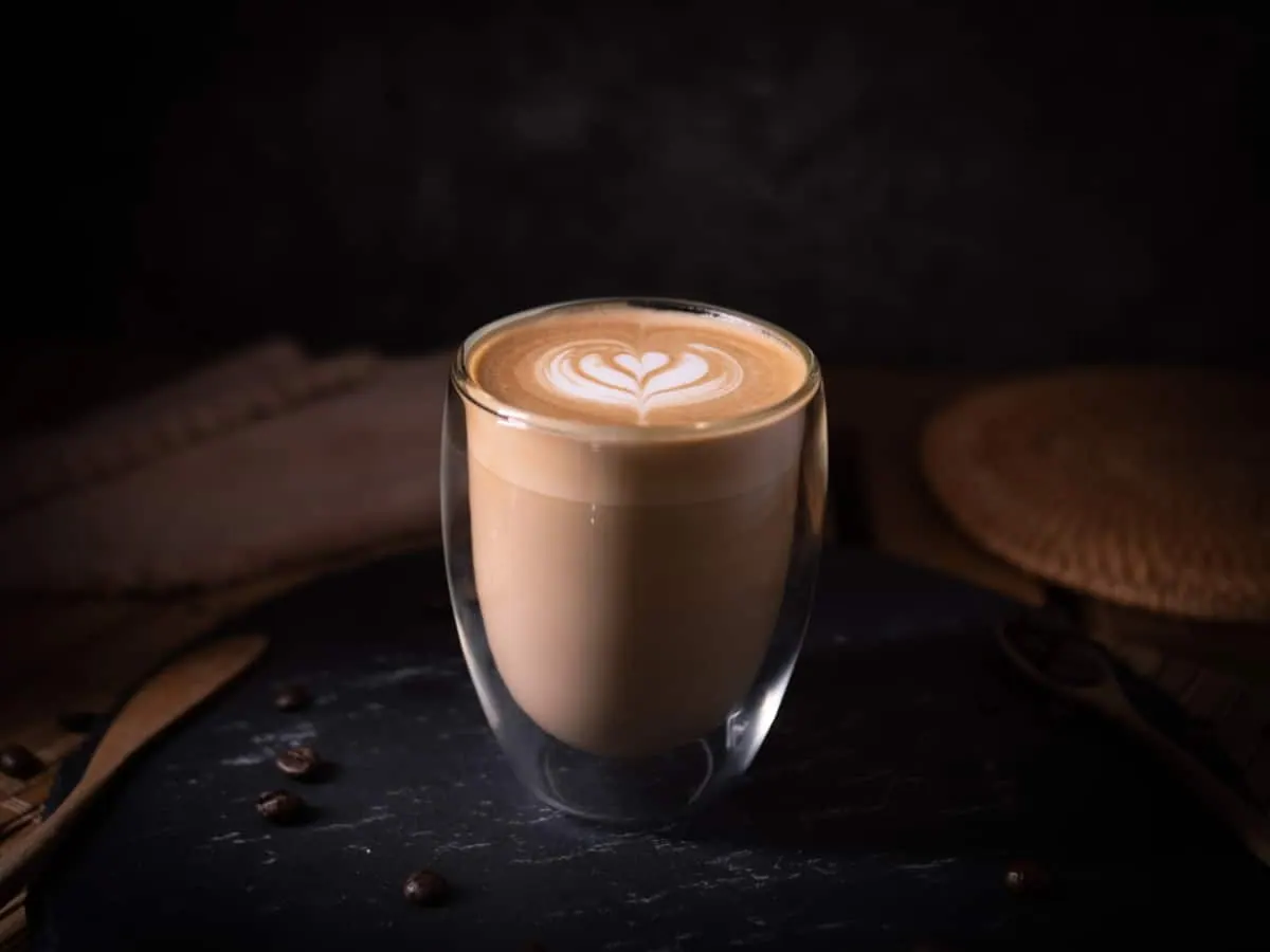 A latte served at the Courtside Cafe at KĀHLĪ Phuket